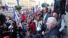 Lech Walesa supports Supreme court protest in Gdansk