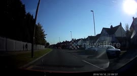 Cyclist cuts across 2 lanes of flowing traffic at 22 seconds