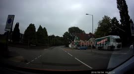 Dangerous overtake oncoming at 22sec