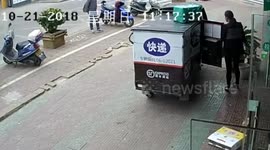 Baby steals car! Two-year-old in China accidentally drives off in rickshaw