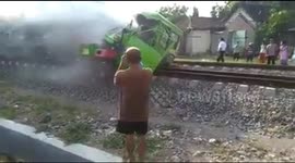 An accident involving a train (train) with passenger cars occurred on the train track in Ketawang Hamlet, Baureno Village / District, Bojonegoro Regency, Thursday (1/11/2018), at around 07.13 WIB.