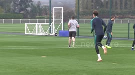 Tottenham v PSV | Dele Alli trains away from main Tottenham group ahead of PSV clash