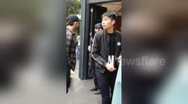 Newsflare Edit - Armed police cordon off scene of stabbing in Bourke Street