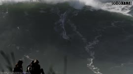 Australian surfer gets wiped out riding 60ft wave off Nazaré beach