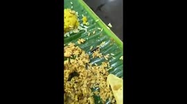 leech on food பிரபல சைவ உணவகத்தில் உணவுக்குள் அட்டை அதனை கவனித்தவருக்கு உரிமையாளர் பணம் கொடுக்க முயற்சி. ...