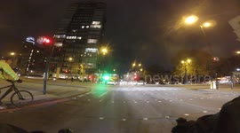 Car runs red light, cyclist have to avoid