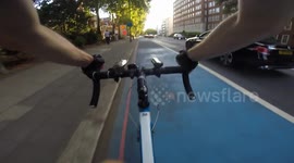 Range Rover pulls out into cycle lane, forcing cyclist to take avoiding action