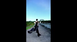 海南保亭  90后农村小伙上演乡村维密秀 塑料袋、菜篮子撑起时尚大片