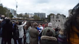Time Lapse Of Crowds Of Tourists visiting the London Poppies 2