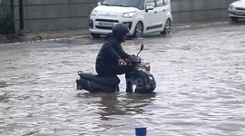 Drivers struggle in floodwater in south of France