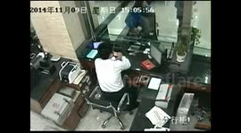 Bank robber caught by off-duty policemen