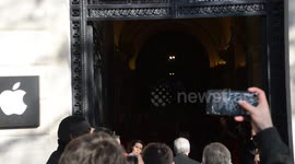 New Paris Apple Store opens on Champs-Elysées