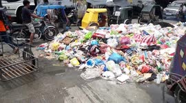 Huge piles of rubbish in Manila after just three days without a collection