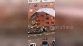 Woman freaks out when strong wind rips roof off building