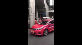 Six security guards attack taxi driver who tried to illegally overcharge shoppers