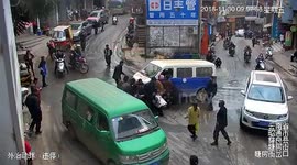 Good Samaritans lift minivan up to rescue trapped old woman