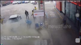 山东日照  轿车加油站起火,微型消防站人员成功快速处置