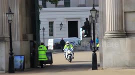 Dutch King and Queen escorted through London