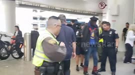 lax security officers see a 415 man with a toy gun and call in lax airport police