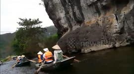 These women use their FEET to row tourist boats in Vietnam