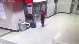 Father makes daughter do homework at train station after power cut at home