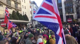 Thousands descend on London for Brexit 'betrayal' march