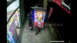 World's most flexible cheat climbs inside claw grabber machine to steal cuddly toy