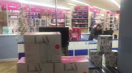£5 World struggling despite Christmas rush