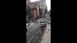 Bomb disposal unit called to central London street after 'suspicious package' found