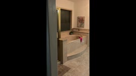 US man takes singing in the shower to a whole new level