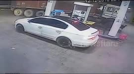 Man driving luxury car fills petrol and flees without paying