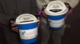 Burger van covered with more than 3,200 fairy lights