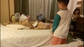 Hilarious footage of 02 brothers quarreling