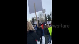 'Yellow vest' protests sweep Canadian cities following influence from French movement