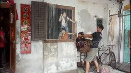 How to posing infront of the Mural