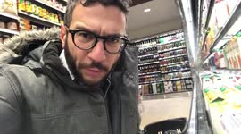 Youtuber Viva Frei shows awesome grocery shopping hack