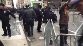 NYC police clash with protesters at Macy's Thanksgiving Day Parade