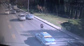 Wheel flies off car on busy highway in China