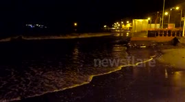 Vagues, pluie et vent impressionnant, proche de la plage du Moure Rouge à Cannes, Alpes-Maritimes, PACA, France