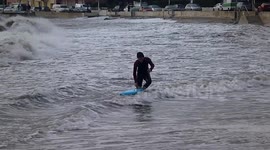 surf in Cannes, vagues et vent au Palm Beach, Alpes-Meritimes, PACA, France
