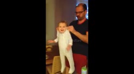 Dad uses babygro to turn his daughter into an astronaut