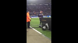 Leicester City football manager appears to tell a fan to