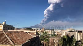 Etna erupts on Christmas Eve