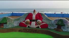 AMAZING - World biggest Santa made with sand and ten thousand plastic bottles