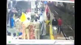 Pregnant woman gives birth on railway platform in Mumbai