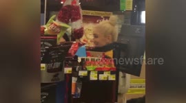 Blake Shelton and Gwen Stefani buy SEVERAL bottles of whiskey on Christmas day