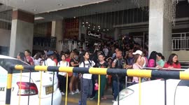 Shoppers flee mall after earthquake hits Philippines