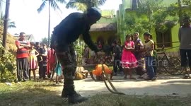 Moment snake rescuer rescued pair of King cobra, villagers & children started worshing India.