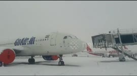Snowfall buries airport in Kashmir, leaving planes stranded