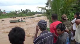 Trucks are stuck in heavy currents